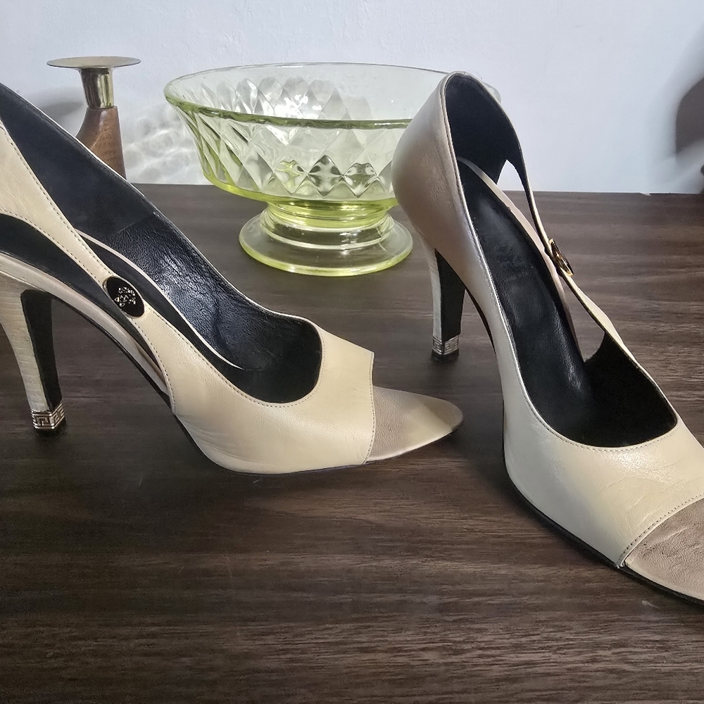 Versace Vintage Peep Toe Beige Leather Heels 37